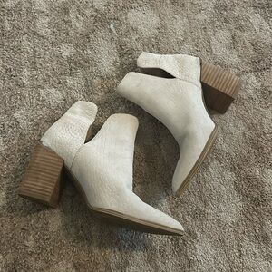Steve Madden cream boots